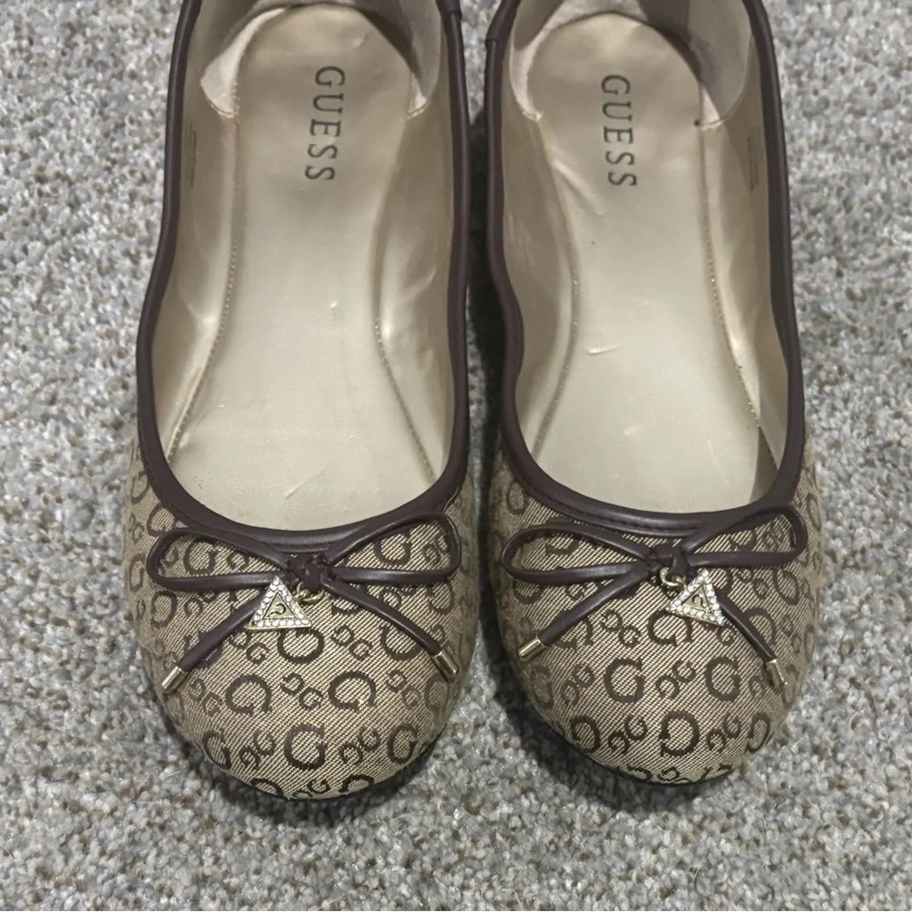 Guess Women's Tan and Brown Logo Flats - Picture 4 of 5